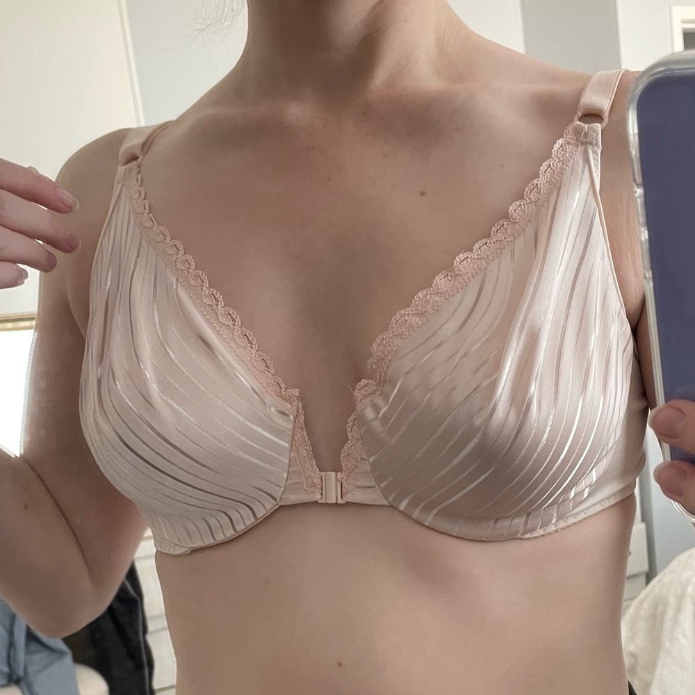 32DD-36D pink front clasp bra